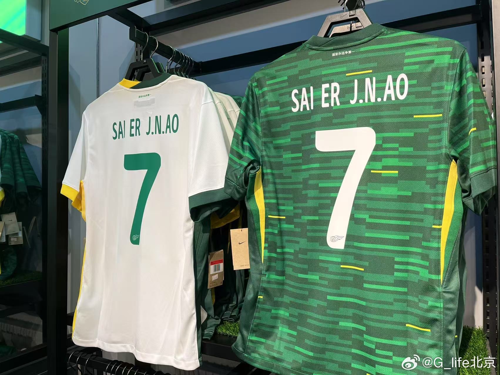 塞鳥球衣來了！國(guó)安商店上架塞爾吉尼奧球衣 印號(hào)是SAI ER J.N.AO