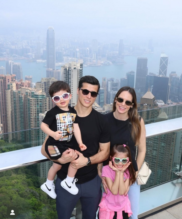 特謝拉帶家人赴中國香港過周末，陳晉一留言：這是個好地方