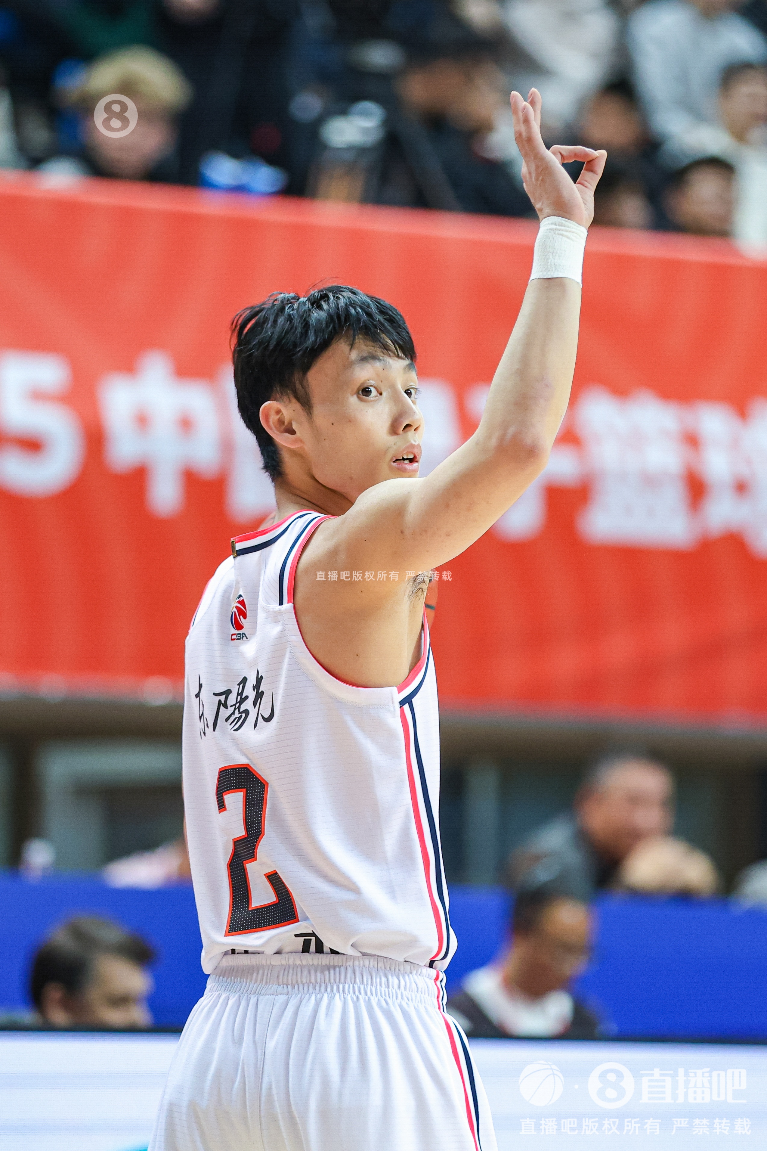 鐵人！本賽季CBA常規(guī)賽僅17名球員做到46場全勤 徐杰、鄒陽在列